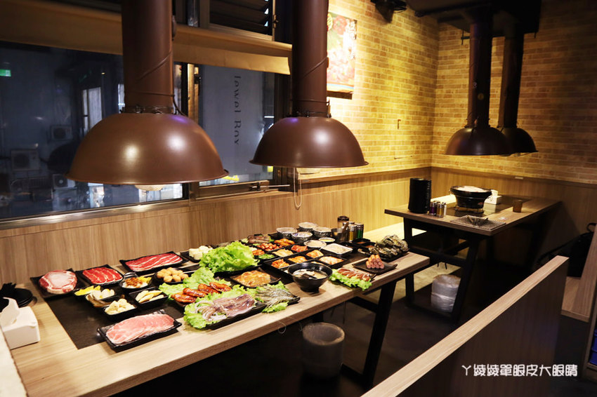 新竹燒烤吃到飽！愛烤愛對囉新竹店，新竹大遠百附近超狂海陸吃到飽！壽星生日優惠