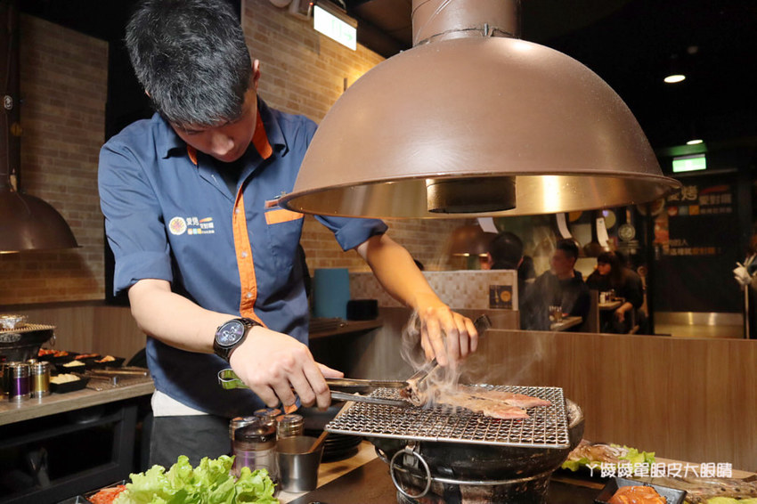新竹燒烤吃到飽！愛烤愛對囉新竹店，新竹大遠百附近超狂海陸吃到飽！壽星生日優惠