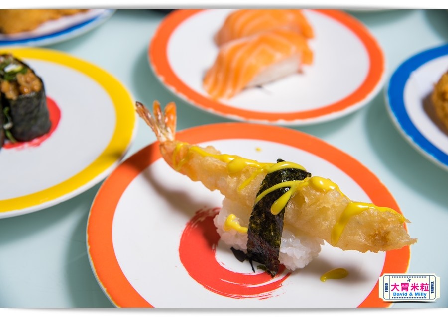 新幹線列車,現點現做直達桌邊,高雄左營,御壽司,迴轉壽司每盤30元起,享受握壽司.丼飯.壽喜燒,天婦羅,這裡通通有 - 大胃米粒 DAVID & MILLY