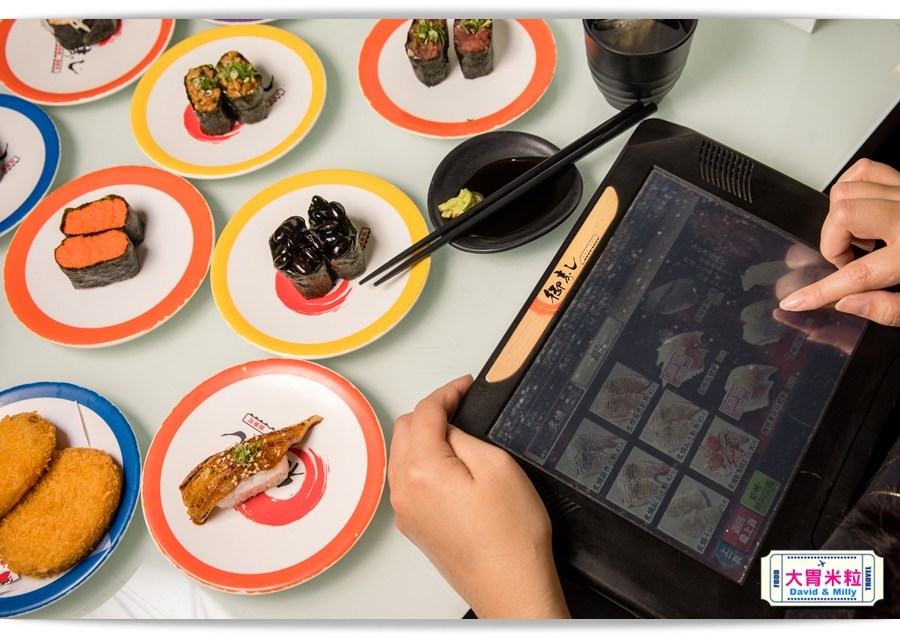 新幹線列車,現點現做直達桌邊,高雄左營,御壽司,迴轉壽司每盤30元起,享受握壽司.丼飯.壽喜燒,天婦羅,這裡通通有 - 大胃米粒 DAVID & MILLY