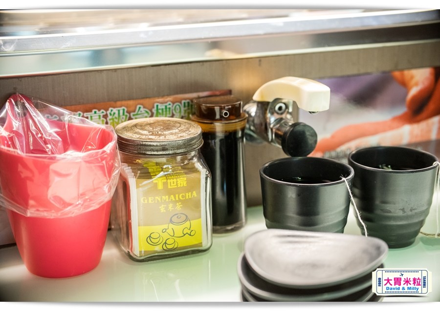 新幹線列車,現點現做直達桌邊,高雄左營,御壽司,迴轉壽司每盤30元起,享受握壽司.丼飯.壽喜燒,天婦羅,這裡通通有 - 大胃米粒 DAVID & MILLY