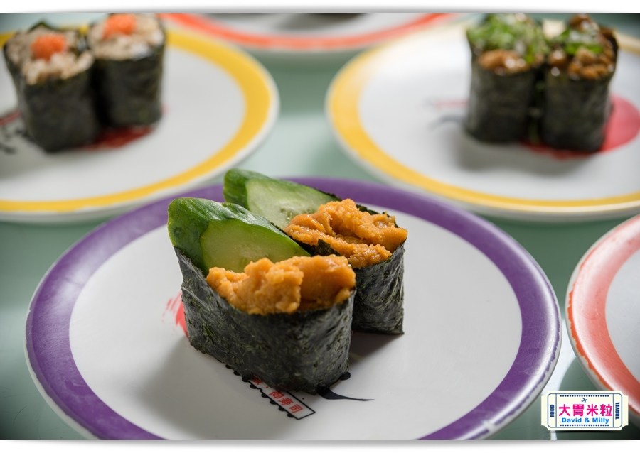 新幹線列車,現點現做直達桌邊,高雄左營,御壽司,迴轉壽司每盤30元起,享受握壽司.丼飯.壽喜燒,天婦羅,這裡通通有 - 大胃米粒 DAVID & MILLY