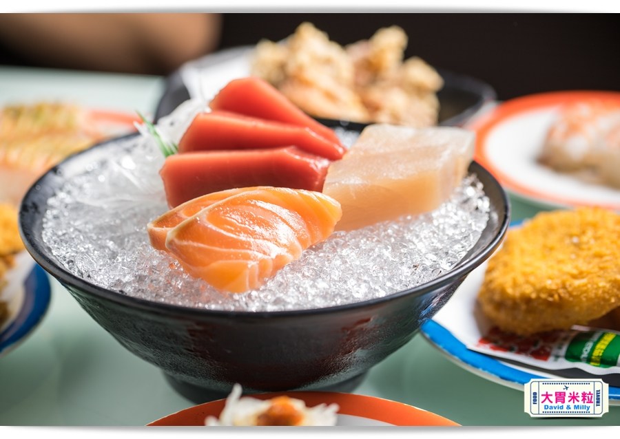 新幹線列車,現點現做直達桌邊,高雄左營,御壽司,迴轉壽司每盤30元起,享受握壽司.丼飯.壽喜燒,天婦羅,這裡通通有 - 大胃米粒 DAVID & MILLY