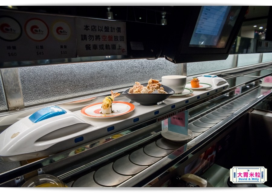 新幹線列車,現點現做直達桌邊,高雄左營,御壽司,迴轉壽司每盤30元起,享受握壽司.丼飯.壽喜燒,天婦羅,這裡通通有 - 大胃米粒 DAVID & MILLY