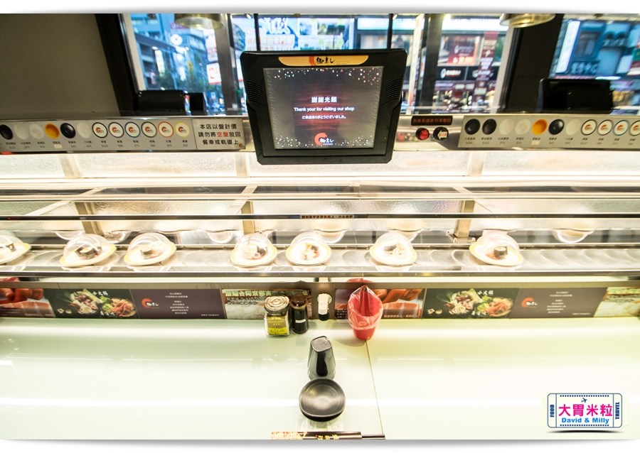 新幹線列車,現點現做直達桌邊,高雄左營,御壽司,迴轉壽司每盤30元起,享受握壽司.丼飯.壽喜燒,天婦羅,這裡通通有 - 大胃米粒 DAVID & MILLY