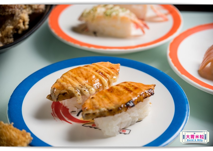 新幹線列車,現點現做直達桌邊,高雄左營,御壽司,迴轉壽司每盤30元起,享受握壽司.丼飯.壽喜燒,天婦羅,這裡通通有 - 大胃米粒 DAVID & MILLY