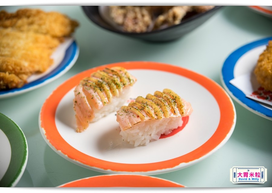 新幹線列車,現點現做直達桌邊,高雄左營,御壽司,迴轉壽司每盤30元起,享受握壽司.丼飯.壽喜燒,天婦羅,這裡通通有 - 大胃米粒 DAVID & MILLY