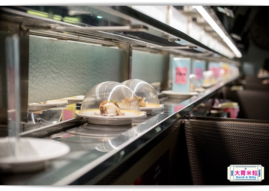 新幹線列車,現點現做直達桌邊,高雄左營,御壽司,迴轉壽司每盤30元起,享受握壽司.丼飯.壽喜燒,天婦羅,這裡通通有 - 大胃米粒 DAVID & MILLY