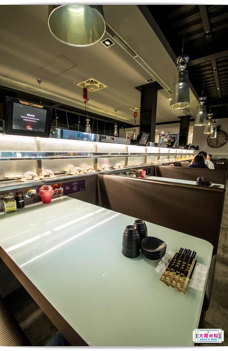 新幹線列車,現點現做直達桌邊,高雄左營,御壽司,迴轉壽司每盤30元起,享受握壽司.丼飯.壽喜燒,天婦羅,這裡通通有 - 大胃米粒 DAVID & MILLY