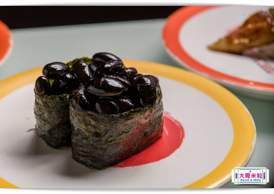 新幹線列車,現點現做直達桌邊,高雄左營,御壽司,迴轉壽司每盤30元起,享受握壽司.丼飯.壽喜燒,天婦羅,這裡通通有 - 大胃米粒 DAVID & MILLY