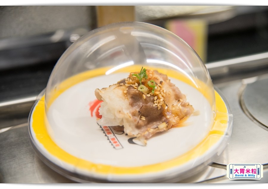 新幹線列車,現點現做直達桌邊,高雄左營,御壽司,迴轉壽司每盤30元起,享受握壽司.丼飯.壽喜燒,天婦羅,這裡通通有 - 大胃米粒 DAVID & MILLY