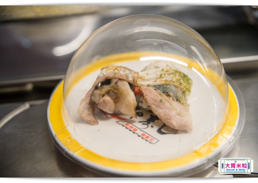 新幹線列車,現點現做直達桌邊,高雄左營,御壽司,迴轉壽司每盤30元起,享受握壽司.丼飯.壽喜燒,天婦羅,這裡通通有 - 大胃米粒 DAVID & MILLY