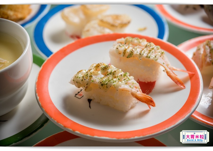 新幹線列車,現點現做直達桌邊,高雄左營,御壽司,迴轉壽司每盤30元起,享受握壽司.丼飯.壽喜燒,天婦羅,這裡通通有 - 大胃米粒 DAVID & MILLY