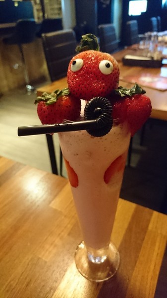 Lion 義式餐酒館-浮誇系調酒：《愛評體驗券》高雄~Lion 義式餐酒館 超浮誇系調酒~視覺味覺最佳饗宴~IG拍照熱點~