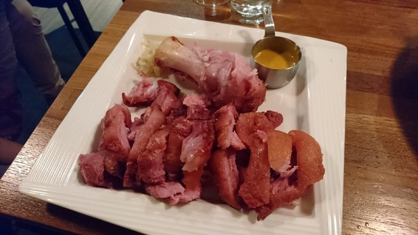 Lion 義式餐酒館-浮誇系調酒：《愛評體驗券》高雄~Lion 義式餐酒館 超浮誇系調酒~視覺味覺最佳饗宴~IG拍照熱點~