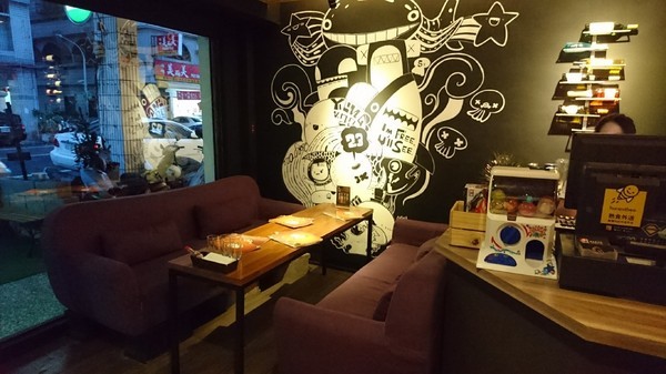 Lion 義式餐酒館-浮誇系調酒：《愛評體驗券》高雄~Lion 義式餐酒館 超浮誇系調酒~視覺味覺最佳饗宴~IG拍照熱點~