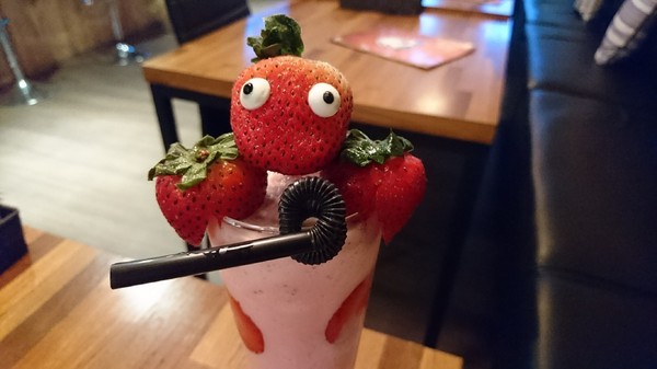 Lion 義式餐酒館-浮誇系調酒：《愛評體驗券》高雄~Lion 義式餐酒館 超浮誇系調酒~視覺味覺最佳饗宴~IG拍照熱點~