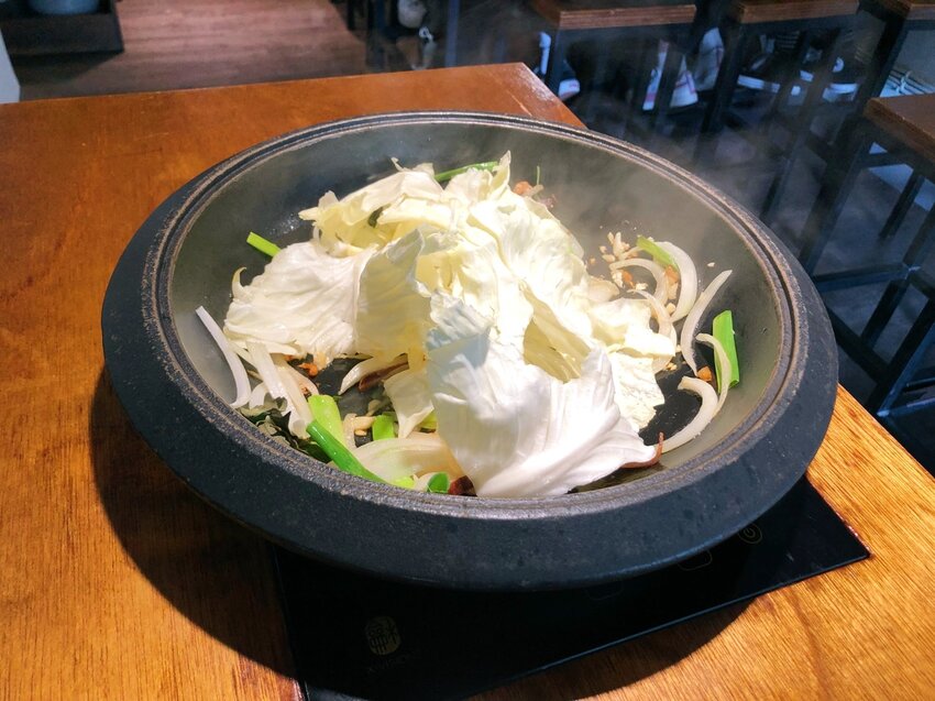 官也溫菜石頭火鍋專賣｜士林捷運｜台北高CP值平價火鍋、新鮮蔬菜、肉品鮮美