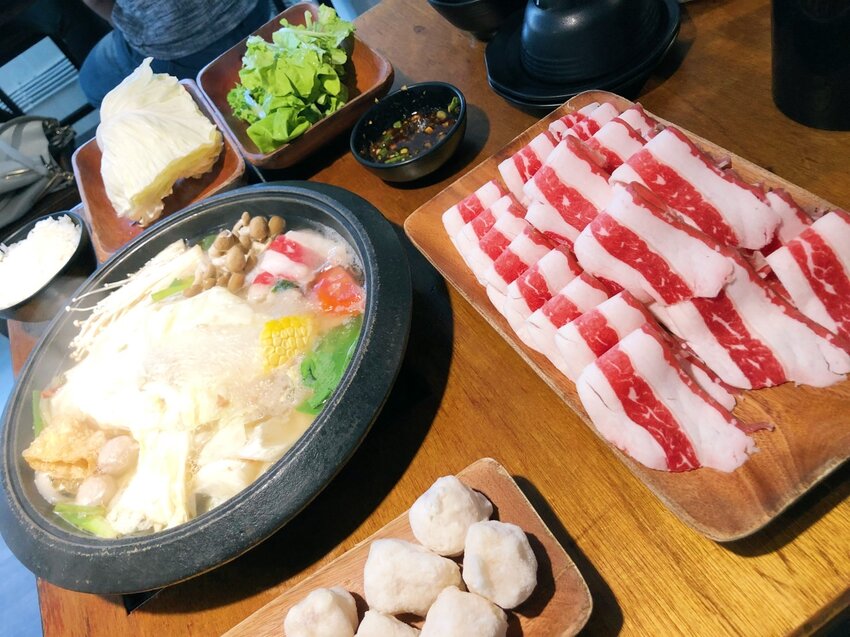 官也溫菜石頭火鍋專賣｜士林捷運｜台北高CP值平價火鍋、新鮮蔬菜、肉品鮮美