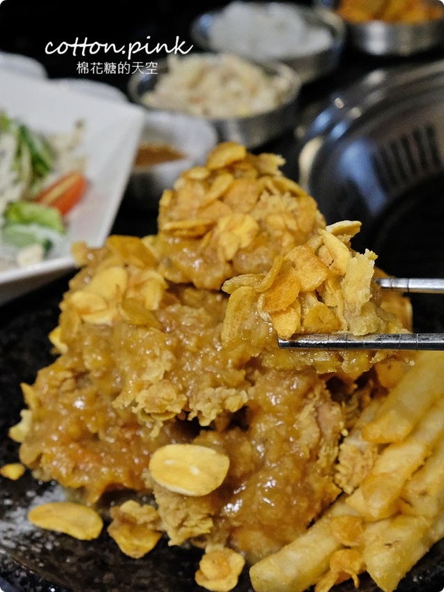 台中中科排隊燒肉店樓上也有好料韓式燒肉！拉拉廚房燒肉套餐搭配部隊鍋、石鍋拌飯超彭派！