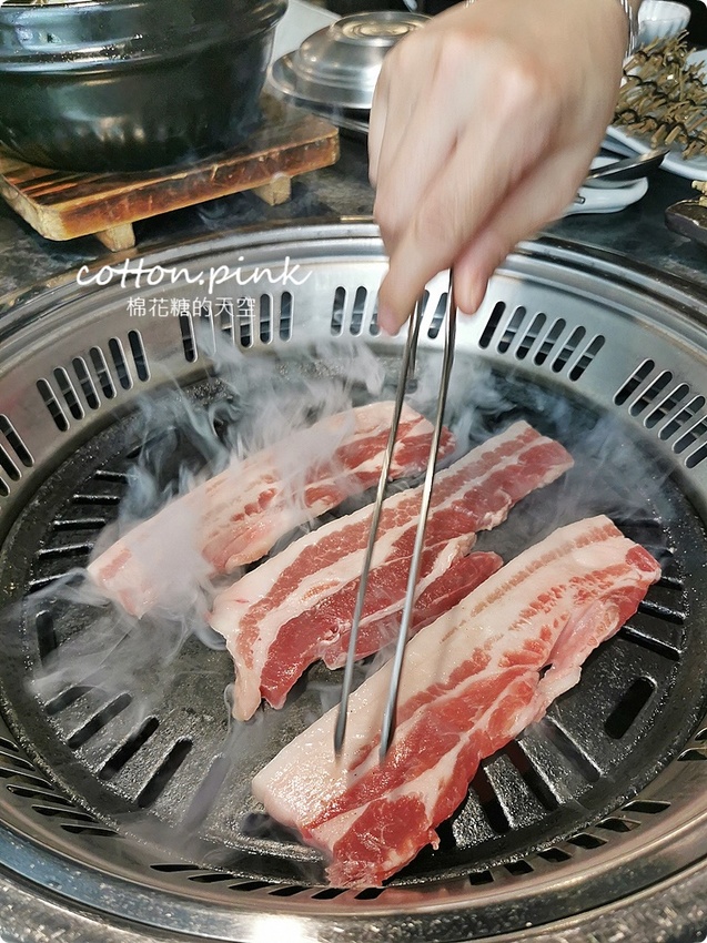 台中中科排隊燒肉店樓上也有好料韓式燒肉！拉拉廚房燒肉套餐搭配部隊鍋、石鍋拌飯超彭派！