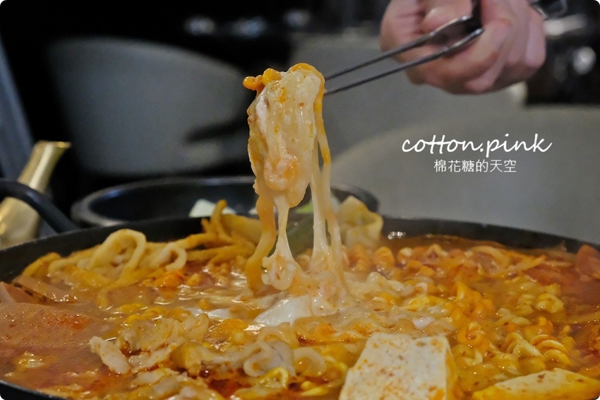 台中中科排隊燒肉店樓上也有好料韓式燒肉！拉拉廚房燒肉套餐搭配部隊鍋、石鍋拌飯超彭派！