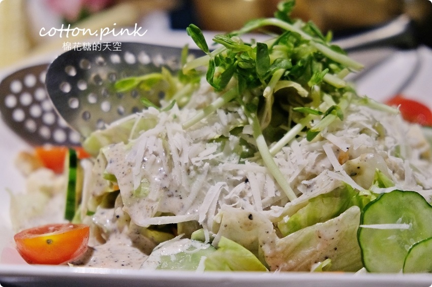 台中中科排隊燒肉店樓上也有好料韓式燒肉！拉拉廚房燒肉套餐搭配部隊鍋、石鍋拌飯超彭派！