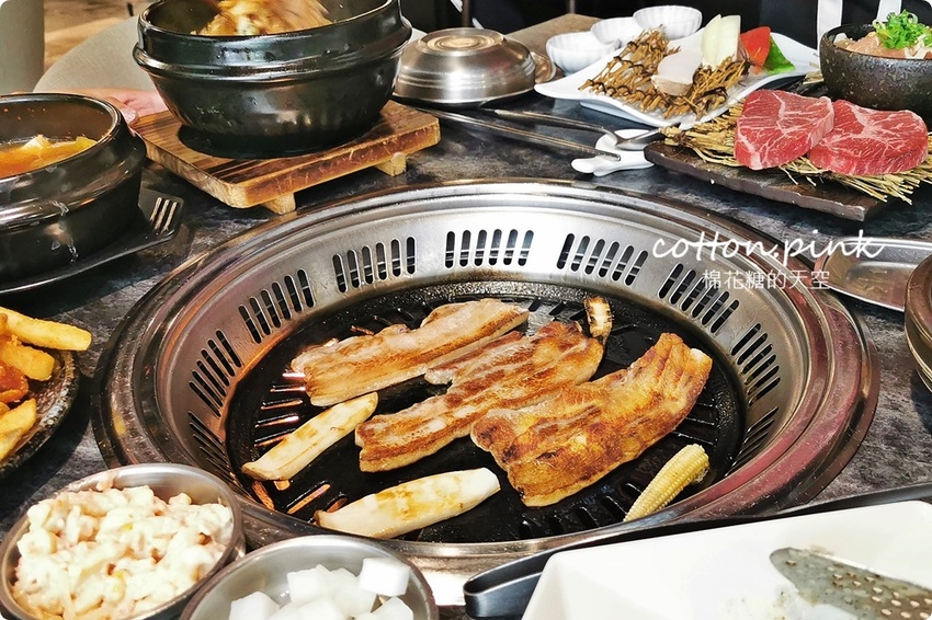 台中中科排隊燒肉店樓上也有好料韓式燒肉！拉拉廚房燒肉套餐搭配部隊鍋、石鍋拌飯超彭派！