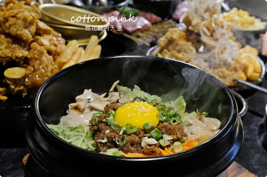 台中中科排隊燒肉店樓上也有好料韓式燒肉！拉拉廚房燒肉套餐搭配部隊鍋、石鍋拌飯超彭派！