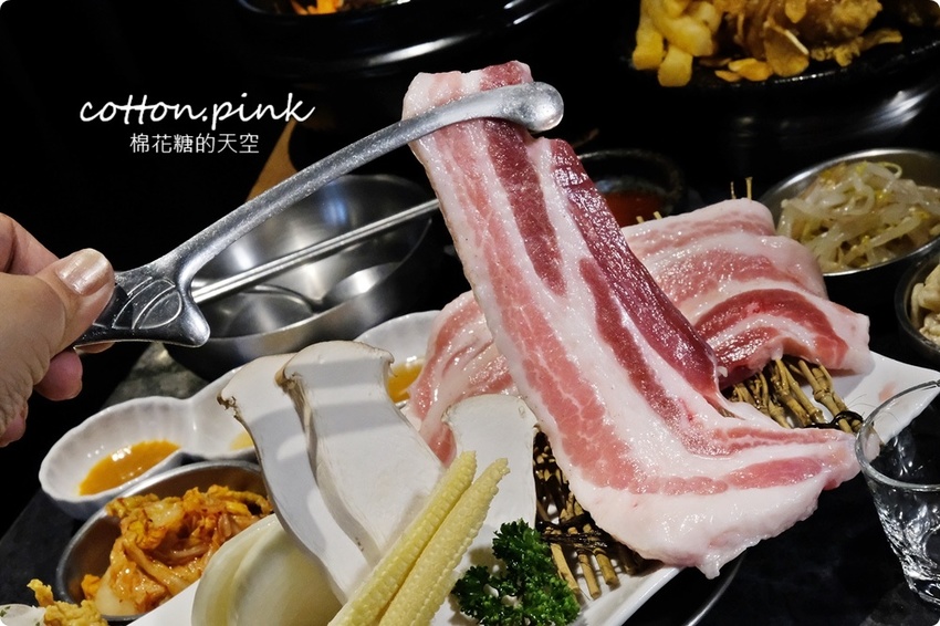 台中中科排隊燒肉店樓上也有好料韓式燒肉！拉拉廚房燒肉套餐搭配部隊鍋、石鍋拌飯超彭派！
