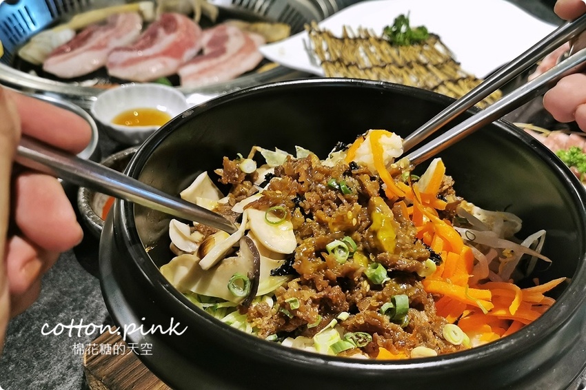 台中中科排隊燒肉店樓上也有好料韓式燒肉！拉拉廚房燒肉套餐搭配部隊鍋、石鍋拌飯超彭派！