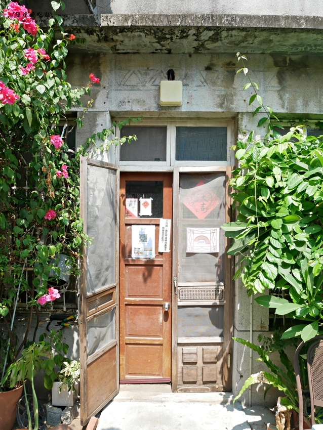 涮嘴到停不下來的迷人香蒜蝦!巷弄裡的私房老宅料理『小聚‧Stammtisch』不搭飛機也能品嘗到的異國好滋味!台南美食|台南中西區|台南好食券 - 曼達愛吃鬼