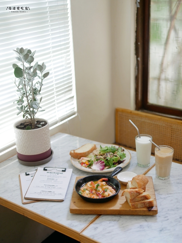 涮嘴到停不下來的迷人香蒜蝦!巷弄裡的私房老宅料理『小聚‧Stammtisch』不搭飛機也能品嘗到的異國好滋味!台南美食|台南中西區|台南好食券 - 曼達愛吃鬼