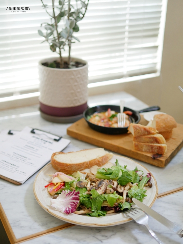 涮嘴到停不下來的迷人香蒜蝦!巷弄裡的私房老宅料理『小聚‧Stammtisch』不搭飛機也能品嘗到的異國好滋味!台南美食|台南中西區|台南好食券 - 曼達愛吃鬼