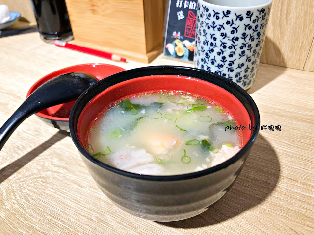 【台中 沙鹿】忍者壽司🍣🍤🍥海線巷弄美食，位在彩繪街旁，平價、好吃，尤其炙燒忍者鮭魚壽司，深得我心💓吃多完全不心痛，根本CP爆表，三五好友到這小聚也非常棒👍👍👍