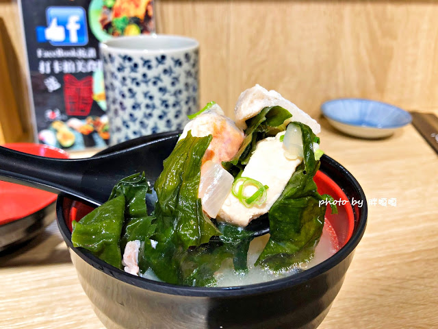 【台中 沙鹿】忍者壽司🍣🍤🍥海線巷弄美食，位在彩繪街旁，平價、好吃，尤其炙燒忍者鮭魚壽司，深得我心💓吃多完全不心痛，根本CP爆表，三五好友到這小聚也非常棒👍👍👍