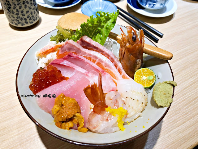 【台中 沙鹿】忍者壽司🍣🍤🍥海線巷弄美食，位在彩繪街旁，平價、好吃，尤其炙燒忍者鮭魚壽司，深得我心💓吃多完全不心痛，根本CP爆表，三五好友到這小聚也非常棒👍👍👍