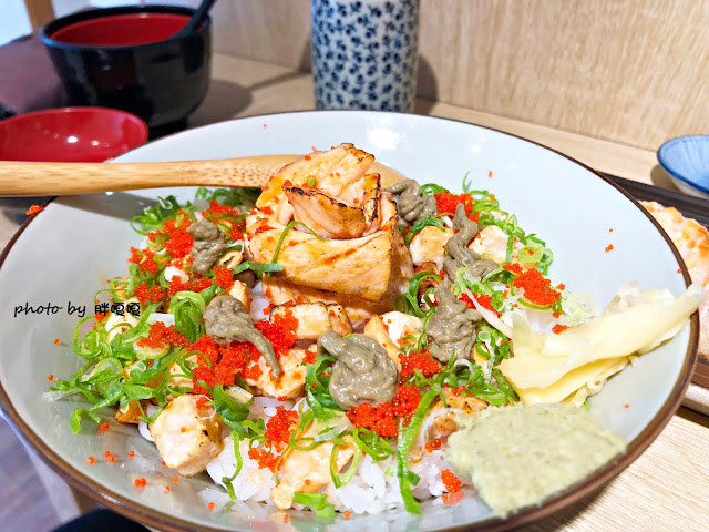 【台中 沙鹿】忍者壽司🍣🍤🍥海線巷弄美食，位在彩繪街旁，平價、好吃，尤其炙燒忍者鮭魚壽司，深得我心💓吃多完全不心痛，根本CP爆表，三五好友到這小聚也非常棒👍👍👍