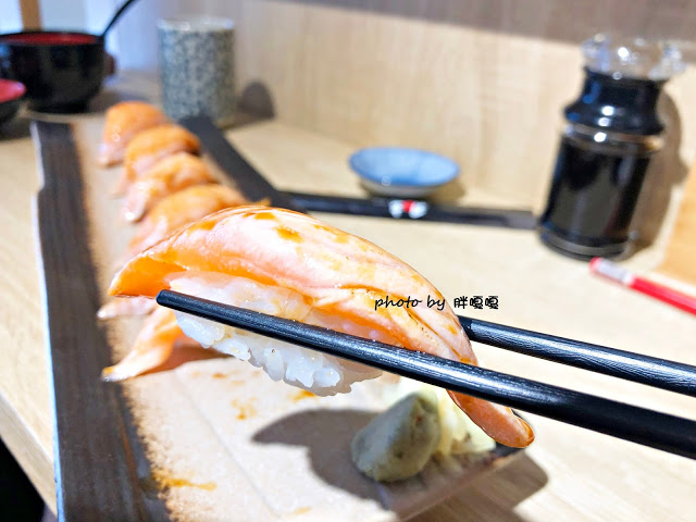 【台中 沙鹿】忍者壽司🍣🍤🍥海線巷弄美食，位在彩繪街旁，平價、好吃，尤其炙燒忍者鮭魚壽司，深得我心💓吃多完全不心痛，根本CP爆表，三五好友到這小聚也非常棒👍👍👍