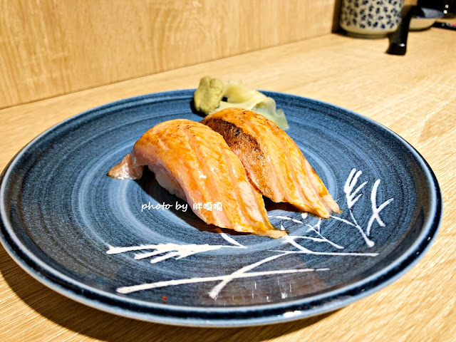 【台中 沙鹿】忍者壽司🍣🍤🍥海線巷弄美食，位在彩繪街旁，平價、好吃，尤其炙燒忍者鮭魚壽司，深得我心💓吃多完全不心痛，根本CP爆表，三五好友到這小聚也非常棒👍👍👍