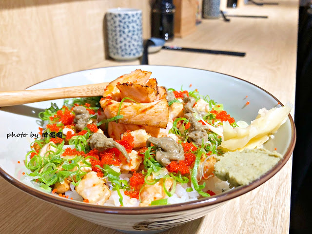 【台中 沙鹿】忍者壽司🍣🍤🍥海線巷弄美食，位在彩繪街旁，平價、好吃，尤其炙燒忍者鮭魚壽司，深得我心💓吃多完全不心痛，根本CP爆表，三五好友到這小聚也非常棒👍👍👍