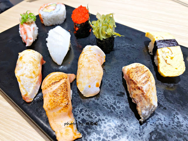 【台中 沙鹿】忍者壽司🍣🍤🍥海線巷弄美食，位在彩繪街旁，平價、好吃，尤其炙燒忍者鮭魚壽司，深得我心💓吃多完全不心痛，根本CP爆表，三五好友到這小聚也非常棒👍👍👍