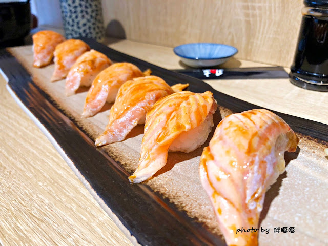 【台中 沙鹿】忍者壽司🍣🍤🍥海線巷弄美食，位在彩繪街旁，平價、好吃，尤其炙燒忍者鮭魚壽司，深得我心💓吃多完全不心痛，根本CP爆表，三五好友到這小聚也非常棒👍👍👍