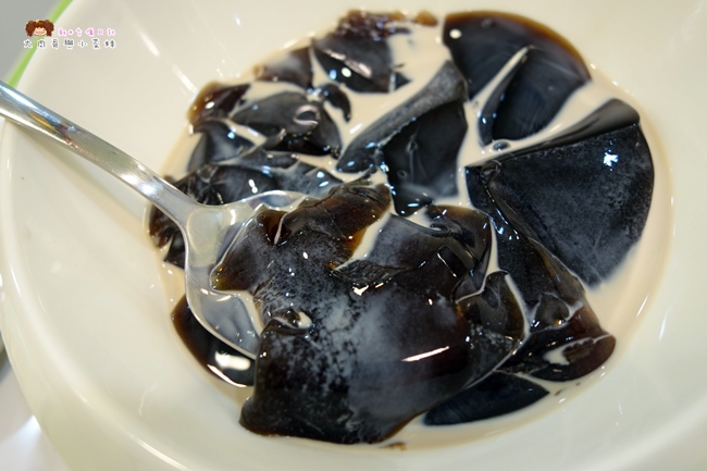 春一菀 中原大學 冰店 仙草 (26).JPG