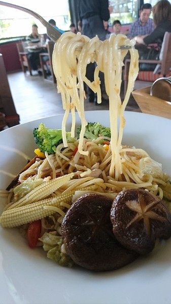 左創食不二:高雄~左創‧ 食不二~樹屋佈置堪稱一絕~舒適的用餐環境與濃濃文青氣息~優質的蔬食餐廳~ 左創食不二:高雄~左創‧ 食不二~樹屋佈置堪稱一絕~舒適的用餐環境與濃濃文青氣息~優質的蔬食餐廳~