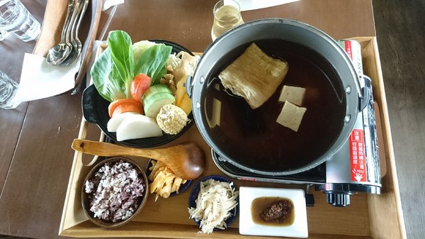 左創食不二:高雄~左創‧ 食不二~樹屋佈置堪稱一絕~舒適的用餐環境與濃濃文青氣息~優質的蔬食餐廳~ 左創食不二:高雄~左創‧ 食不二~樹屋佈置堪稱一絕~舒適的用餐環境與濃濃文青氣息~優質的蔬食餐廳~