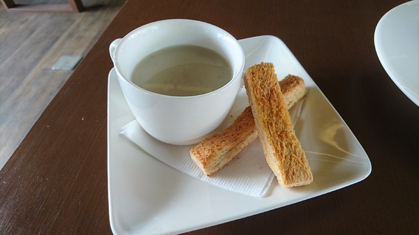 左創食不二:高雄~左創‧ 食不二~樹屋佈置堪稱一絕~舒適的用餐環境與濃濃文青氣息~優質的蔬食餐廳~ 左創食不二:高雄~左創‧ 食不二~樹屋佈置堪稱一絕~舒適的用餐環境與濃濃文青氣息~優質的蔬食餐廳~