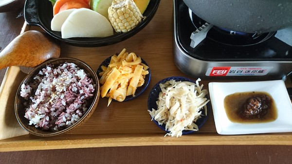 左創食不二:高雄~左創‧ 食不二~樹屋佈置堪稱一絕~舒適的用餐環境與濃濃文青氣息~優質的蔬食餐廳~ 左創食不二:高雄~左創‧ 食不二~樹屋佈置堪稱一絕~舒適的用餐環境與濃濃文青氣息~優質的蔬食餐廳~