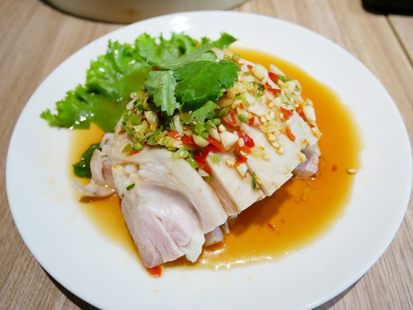 泰和樓:泰和樓-傳承3代的好味道 吃的不只是記憶更是正統東北味 店內更提供升降椅給行動不便者使用 超加分