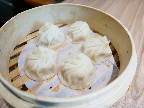 泰和樓:泰和樓-傳承3代的好味道 吃的不只是記憶更是正統東北味 店內更提供升降椅給行動不便者使用 超加分